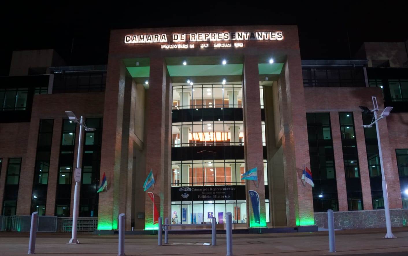 Iluminan de verde el edificio legislativo para recordar la importancia de la salud visual y concientizar sobre el glaucoma imagen-67