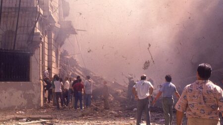 A 33 años del atentado a la Embajada de Israel, el recuerdo de los sobrevivientes: “Voló por el aire con nosotros adentro” imagen-9