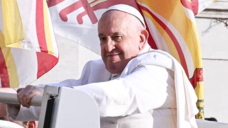 El papa Francisco presentó una “gradual y leve mejoría” tras responder a la terapia imagen-2