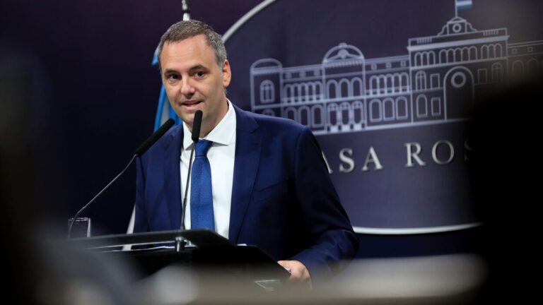 El Gobierno ordenó desclasificar toda la documentación vinculada al accionar de las Fuerzas Armadas durante la última Dictadura imagen-47