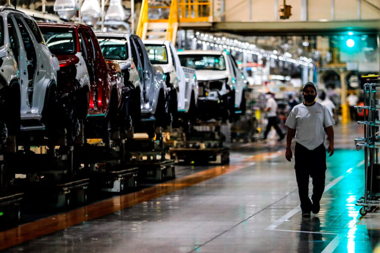 El Gobierno espera un crecimiento mayor al presupuestado, pero hay sectores que siguen con rezago imagen-6