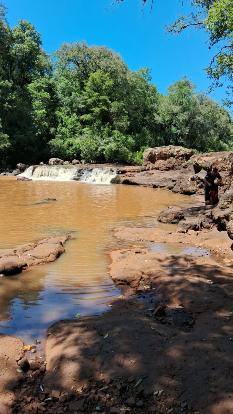 Buscan a un adolescente que habría desaparecido en el arroyo Tabay imagen-42