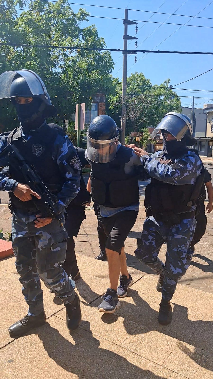 Policía recapturó a un prófugo tras un mega despliegue en diferentes barrios de Posadas imagen-9