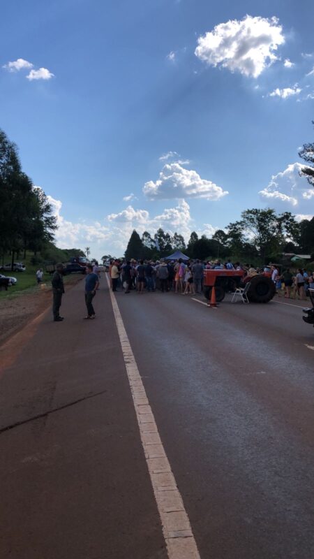 Yerbateros cortaron por 15 minutos la ruta 14 a la altura de San Vicente imagen-5