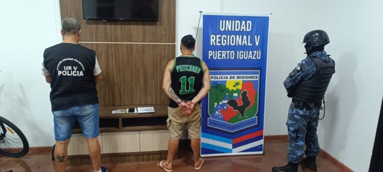 Un allanamiento en Puerto Iguazú resultó en la detención de un hombre y más de 200 mil pesos de droga «Pedra» incautada Un allanamiento en Puerto Iguazú resultó en la detención de un hombre y más de 200 mil pesos de droga "Pedra" incautada imagen-31