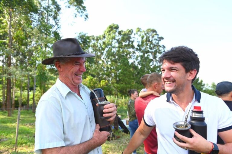 Reclamo yerbatero: «Vamos a involucrarnos para encontrar la mejor solución al problema», dijo el Vicegobernador Reclamo yerbatero: "Vamos a involucrarnos para encontrar la mejor solución al problema", dijo el Vicegobernador imagen-25