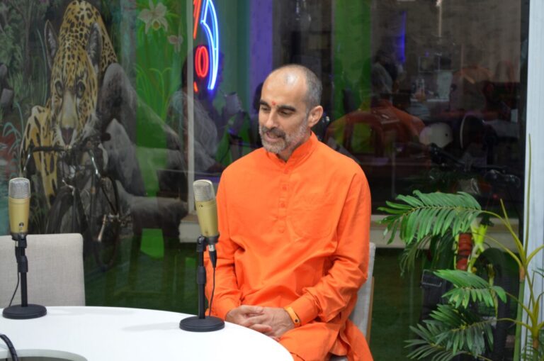 Transforma Tu Mente y Cuerpo: Taller y conferencia gratuita de Kriya Yoga y meditación con el monje Swami Ishwarananda Giri imagen-36