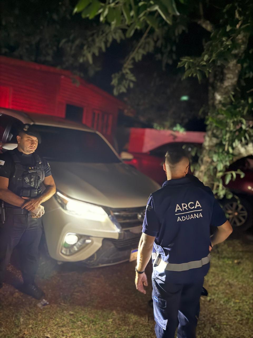 La Policía de Misiones realizó la megaincautación de 70 mil atados de cigarrillos y de dos camionetas de alta gama robadas imagen-6