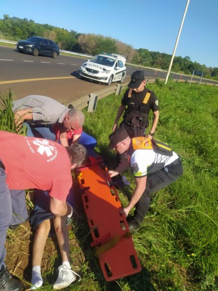 Senador Arce asistió a jóvenes lesionados que despistaron con la moto imagen-12