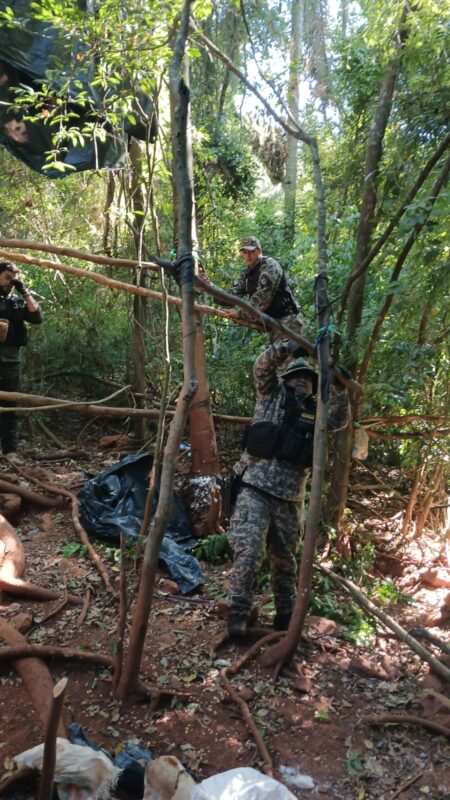 Policías ambientales desmantelaron dos campamentos ilegales de caza furtiva imagen-7