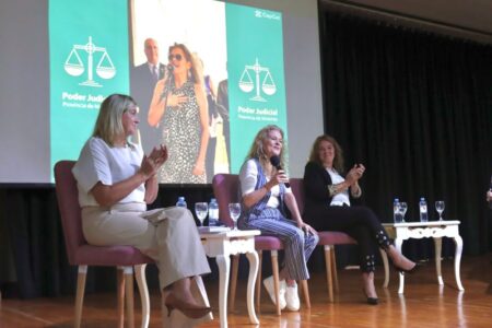 Mujeres de Ley, conversatorio en Oberá: "Cualquiera puede ser poderosa, deben ser conscientes de eso", dijo la Titular del STJ imagen-6