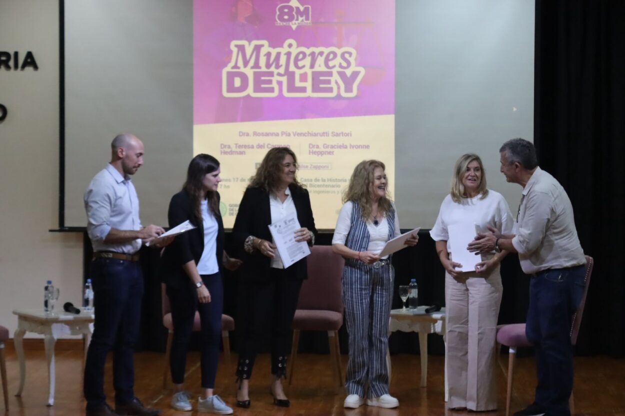 Mujeres de Ley, conversatorio en Oberá: "Cualquiera puede ser poderosa, deben ser conscientes de eso", dijo la Titular del STJ imagen-2