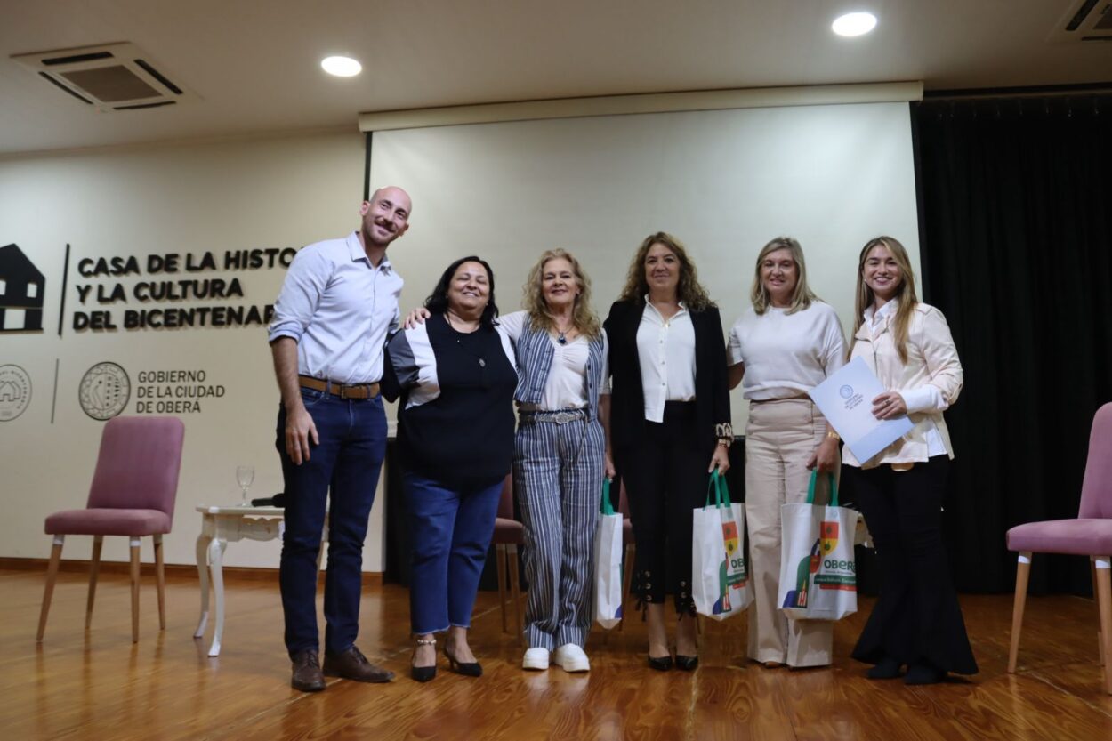 Mujeres de Ley, conversatorio en Oberá: "Cualquiera puede ser poderosa, deben ser conscientes de eso", dijo la Titular del STJ imagen-4