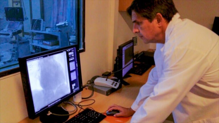 Medicina gratuita y de vanguardia: profesionales del Madariaga implantaron una innovadora válvula en el corazón de un paciente misionero Medicina gratuita y de vanguardia: profesionales del Madariaga implantaron una innovadora válvula en el corazón de un paciente misionero imagen-45