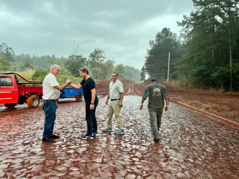 Vialidad provincial avanza con obras viales junto a Intendentes de la zona Norte imagen-27