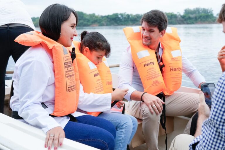 Un motor para la esperanza: Brenda seguirá estudiando en su isla imagen-19