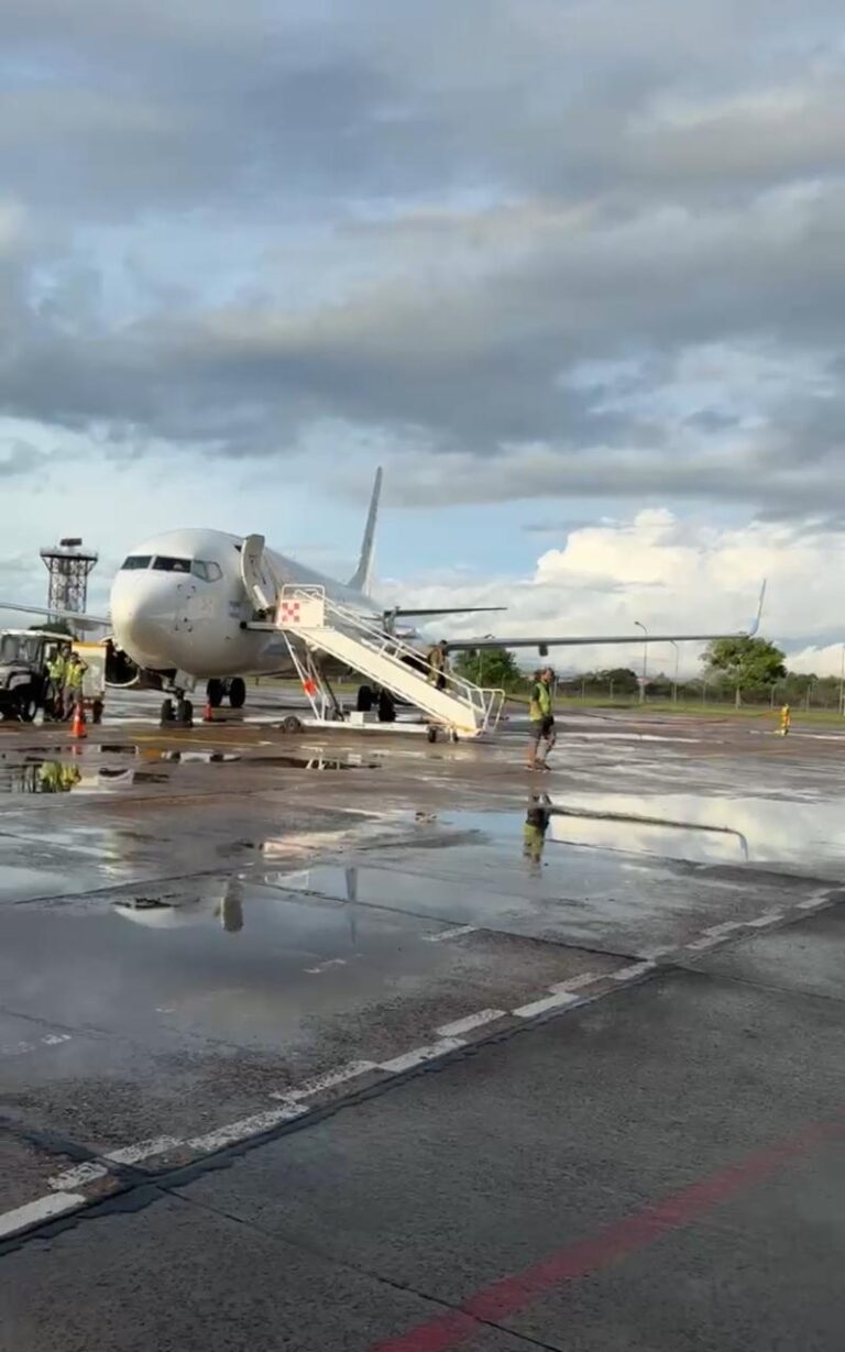 Por la tormenta, vuelo de Flybondi que venía a Posadas aterrizó de emergencia en Corrientes y dejó varado a pasajeros imagen-14