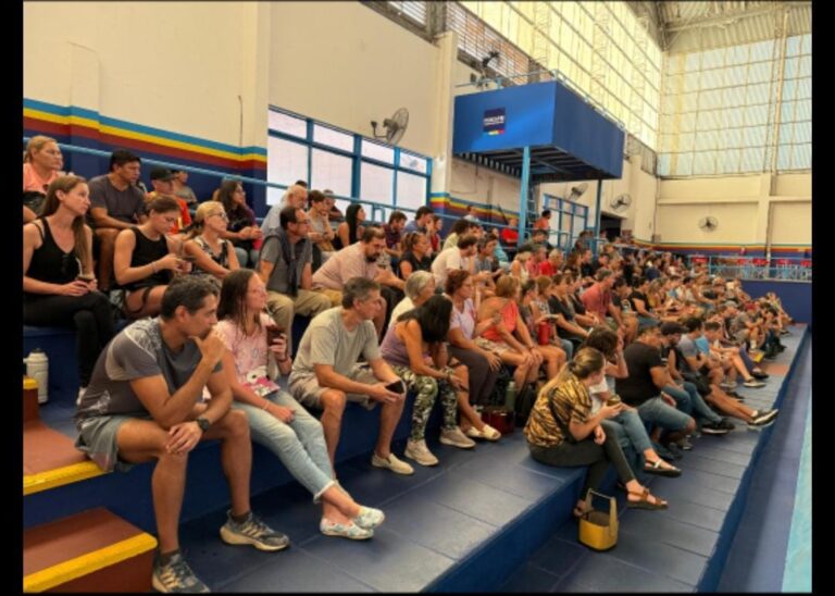 Más de 300 socios del Club Capri reclamaron ante la Comisión Directiva imagen-21