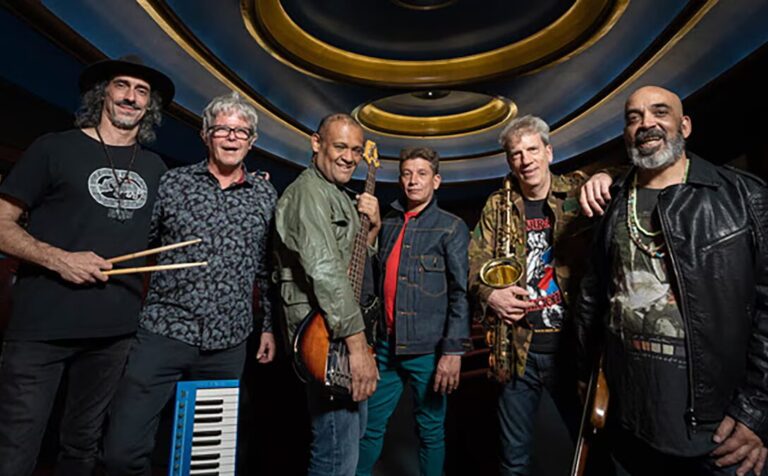 El Reventón 2025 llega a Posadas con descuentos, gastronomía y el show de Los Abuelos de la Nada imagen-46