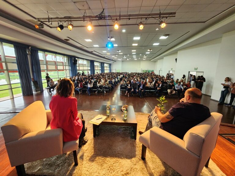 Ante cientos de jóvenes, “Cayetano” invitó a hablar sobre ludopatía y reflexionar sobre las consecuencias del juego imagen-6