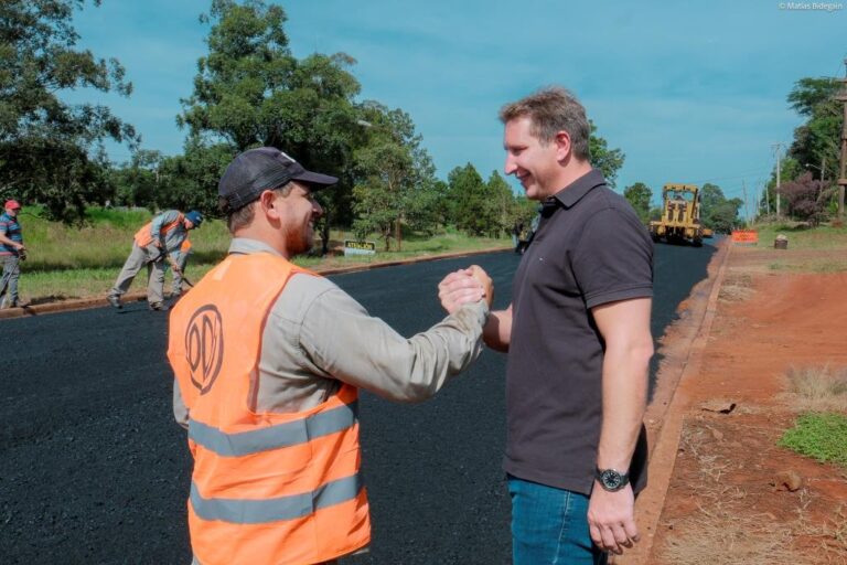 DPV y municipio asfaltan colectora de la RN 14 en Aristóbulo del Valle imagen-11