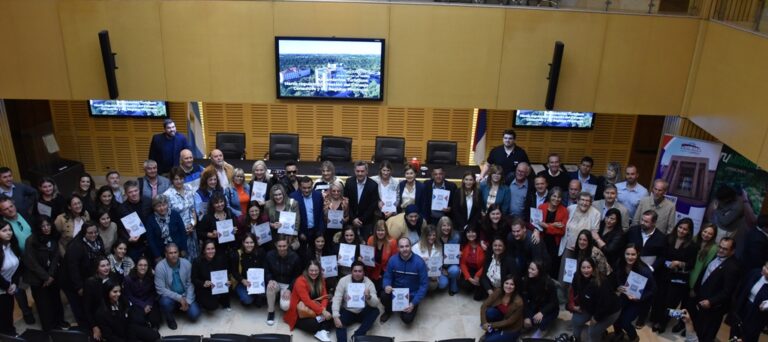 Cámara de Representantes entregó a Intendentes compendio de legislación turística de la provincia imagen-3