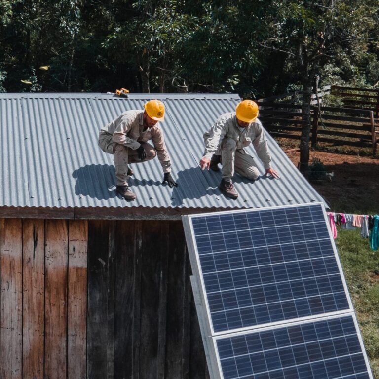 Energía de Misiones: Cuatro hogares de Colonia Itatí acceden a electricidad mediante paneles solares imagen-22