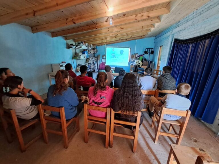 Visita del Programa de Juego Responsable a escuelas de Fachinal: concientización sobre apuestas online y pantallas imagen-27