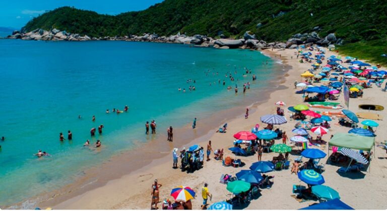 Turismo: En Brasil, los turistas argentinos superaron a “los del resto del mundo” imagen-2