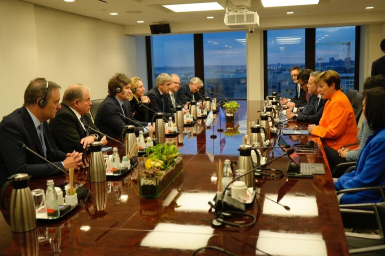 El Gobierno acelera las negociaciones con el FMI para fortalecer las reservas en medio de la incertidumbre global imagen-50