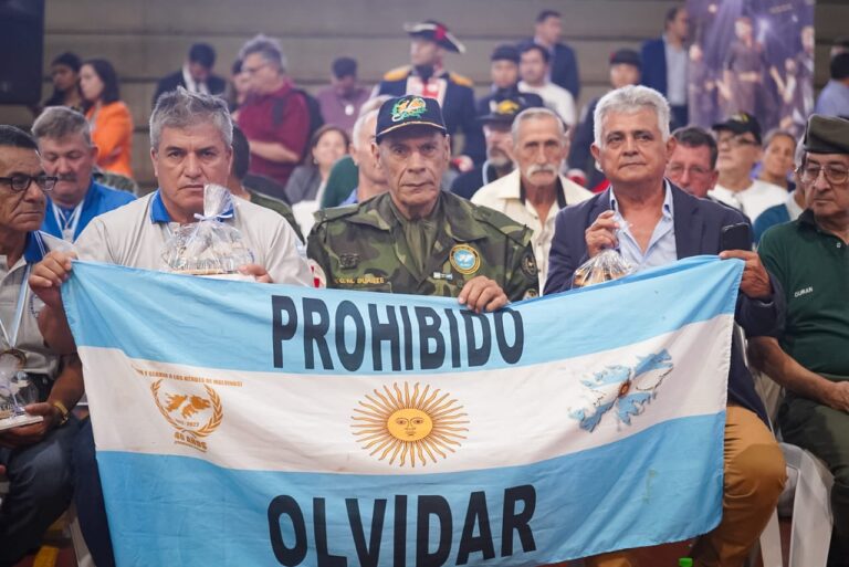 En emotivo acto, Misiones rindió homenaje a los Veteranos y Caídos en la Guerra de Malvinas imagen-8