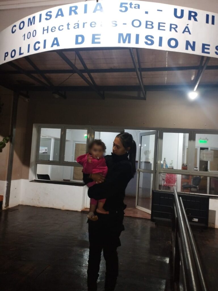 Policías de Oberá resguardaron a una beba de un año hasta la llegada de su madre imagen-13