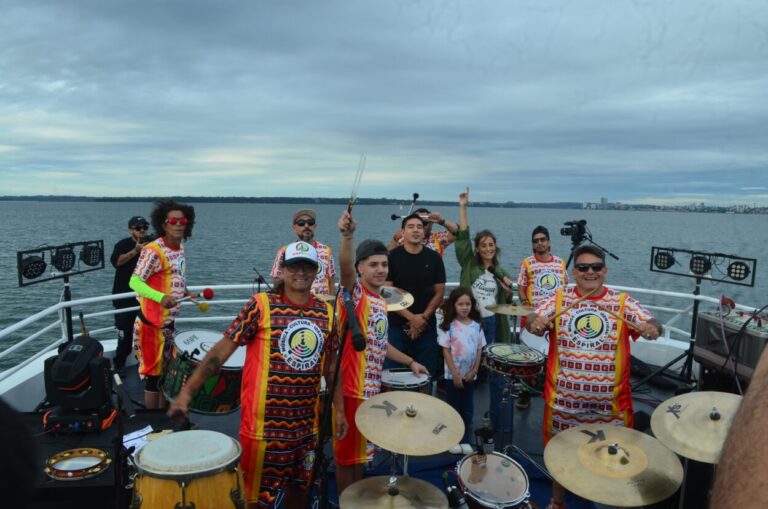 "Navegando por Santino": todo el ritmo en el catamarán durante el show solidario imagen-32
