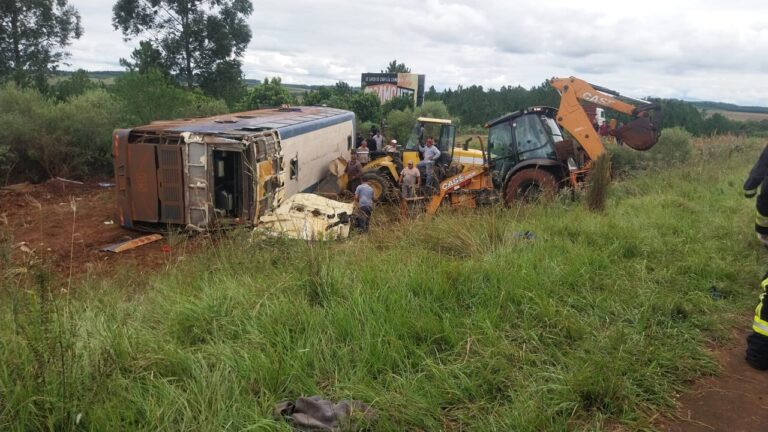 Trágico: confirman e identifican a 7 fallecidos en el despiste de un colectivo con trabajadores imagen-8