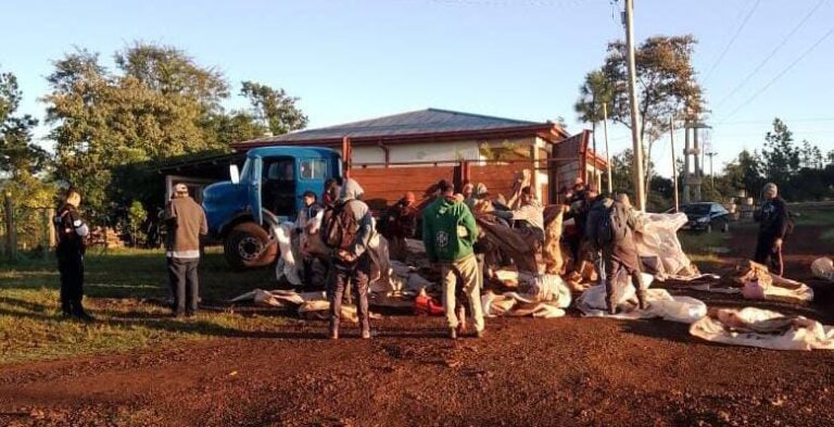 Interceptan un camión que transportaba a 18 tareferos sin medidas de seguridad imagen-37