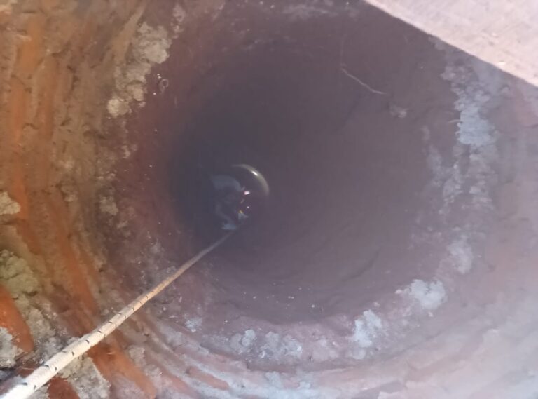 Bomberos policiales de Jardín América rescataron a una niña que cayó a un pozo de 7 metros imagen-22