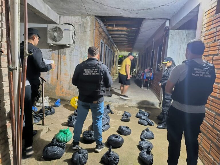 La Policía secuestró en Posadas más de 30 kilos de droga valuada en 32 millones de pesos imagen-50