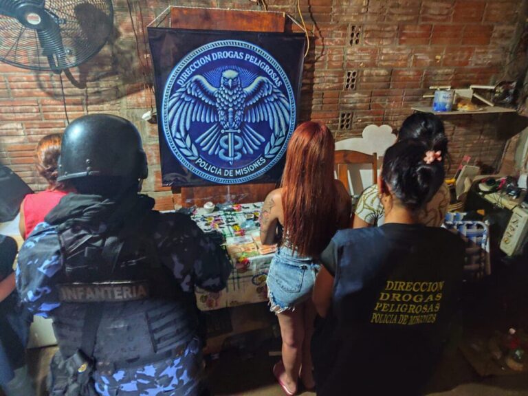 Posadas: "Narcokiosco" familiar desarticulado, cuatro detenidos y 37 dosis de cocaína incautada imagen-20
