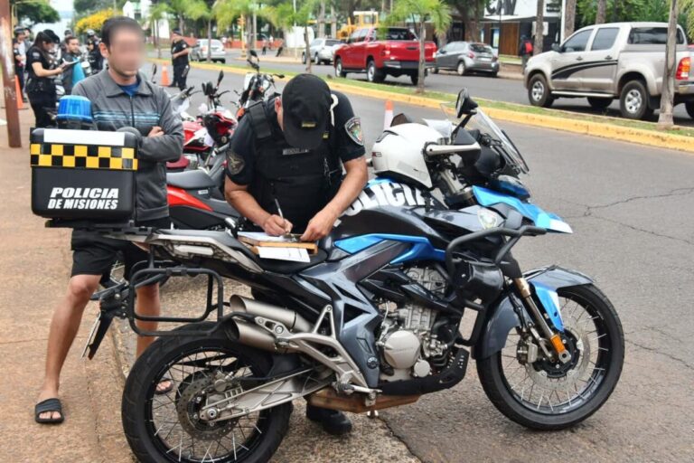 Secuestran 27 motocicletas en operativo de control policial en Posadas imagen-42