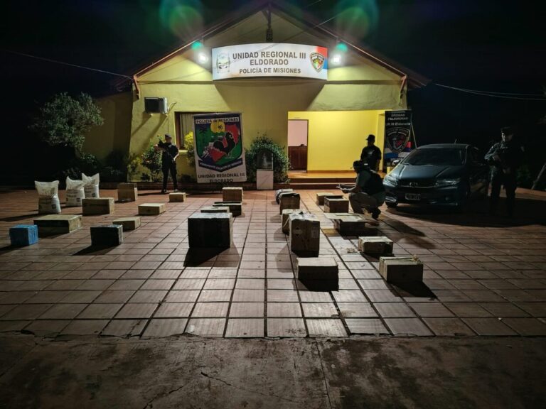 Secuestraron en Eldorado un auto robado en Brasil cargado con 15 millones de pesos en contrabando imagen-27