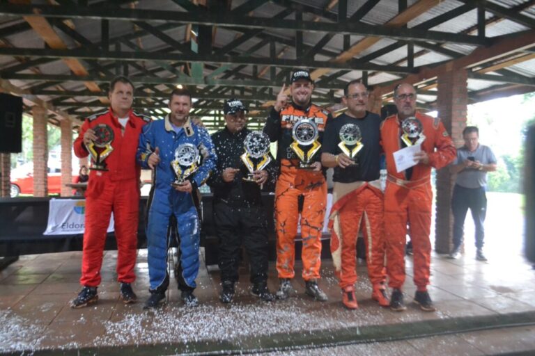 Automovilismo: la lluvia fue protagonista en el final de la victoria de Finke-Espinola imagen-40