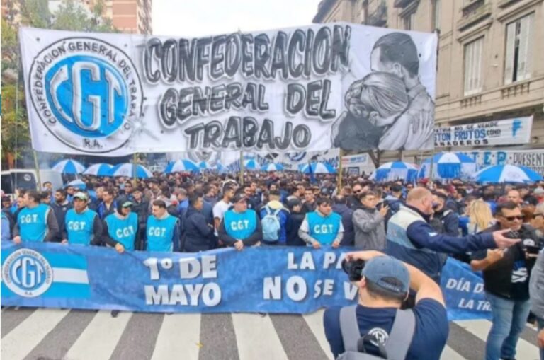Tensión, reclamos y protocolo antiprotestas en la Marcha del Día del Trabajador imagen-48