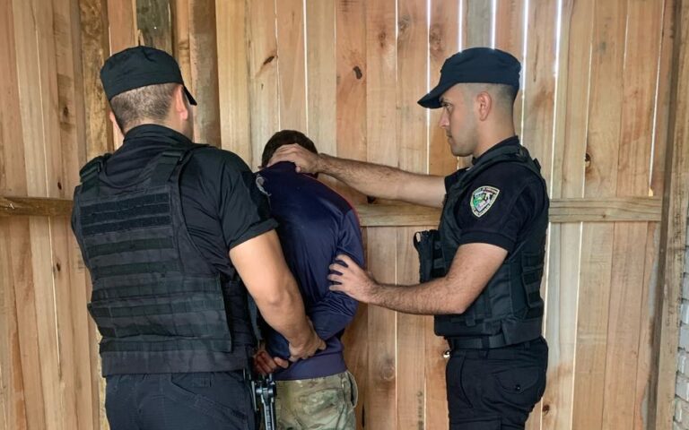 Atraparon a un sospechoso de abuso sexual durante operativo en Pozo Azul imagen-43