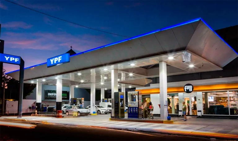 YPF bajará 4% los precios de la nafta y el gasoil a partir de este jueves imagen-36