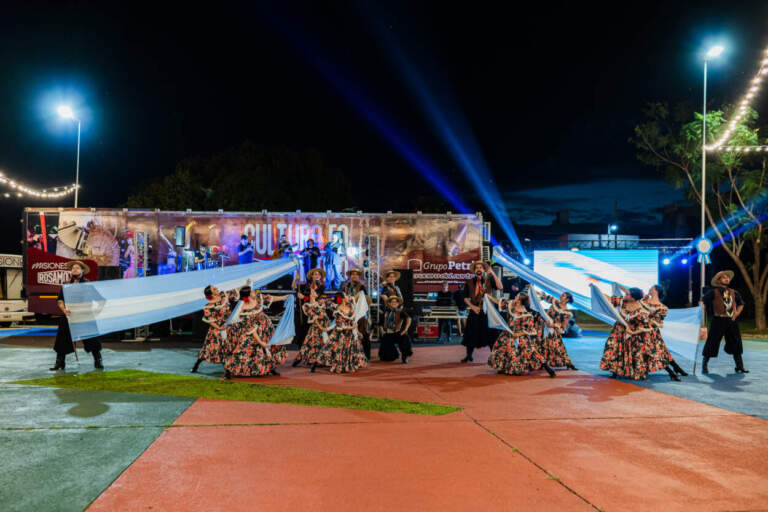 Música, danza y artes circenses, la celebración comunitaria del 25 de Mayo en el Parque posadeño "María Morínigo" imagen-17