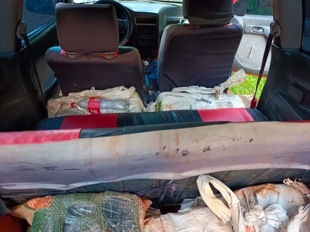Abandonan un vehículo cargado con 149 kilos de marihuana imagen-4