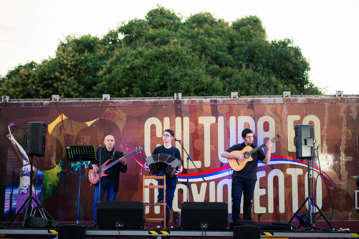 Música, danza y artes circenses, la celebración comunitaria del 25 de Mayo en el Parque posadeño "María Morínigo" imagen-2