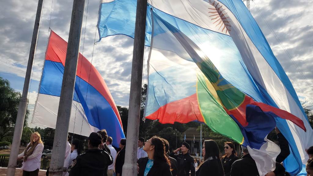 Con chocolate y números artísticos en el Centro Cívico, Campo Viera festejó el Día de la Patria imagen-4