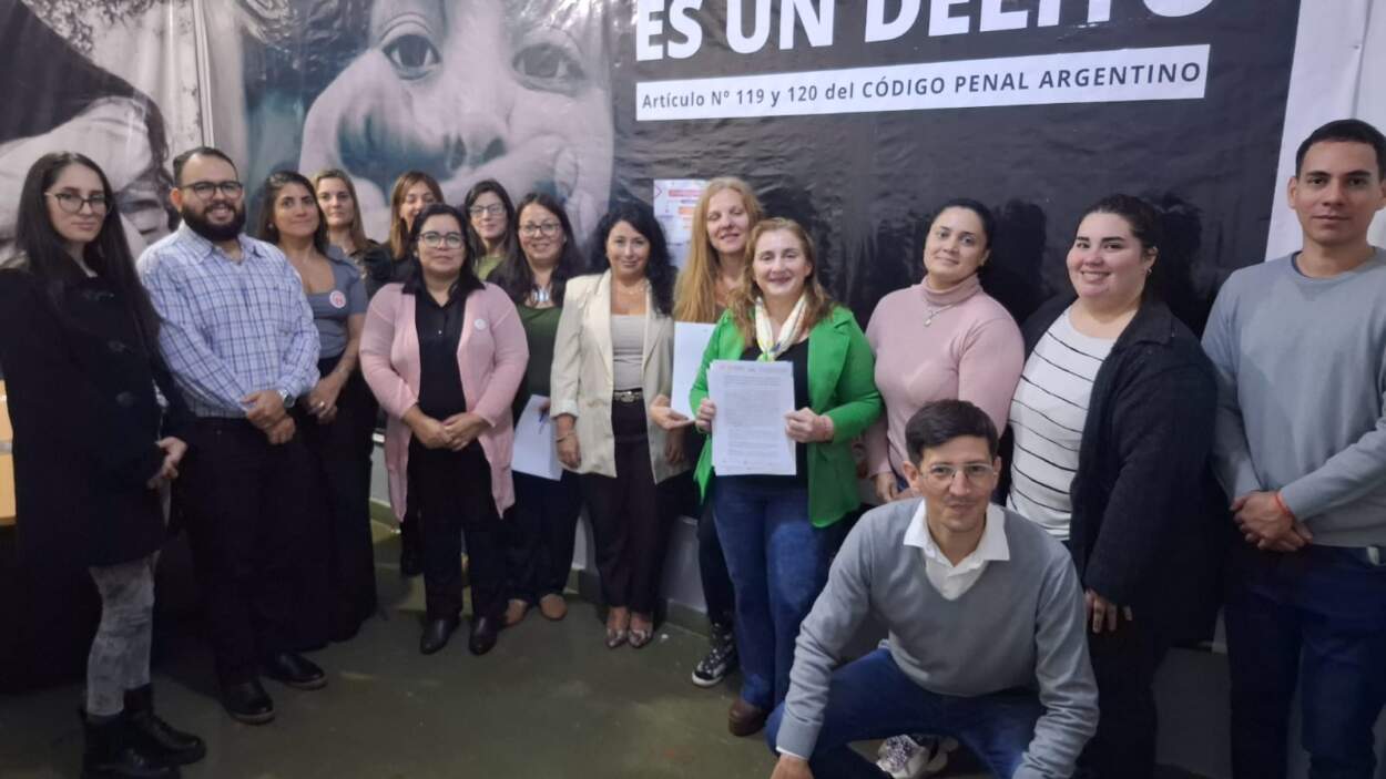 Defensoría de los Derechos de los NNyA firmó un convenio con Fundación para realizar talleres “Tiempo para escucharnos” destinado a los docentes imagen-2