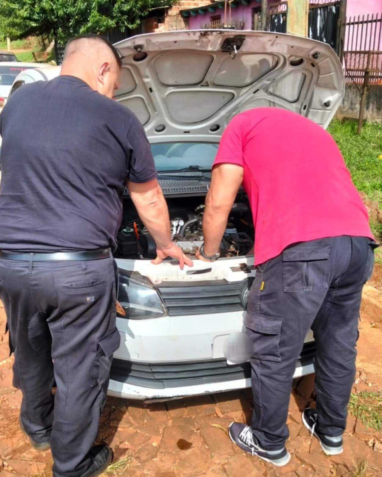Golpe a una red de autos robados: recuperan en Misiones otros dos vehículos sustraídos en Buenos Aires 3 Golpe a una red de autos robados: recuperan en Misiones otros dos vehículos sustraídos en Buenos Aires imagen-2